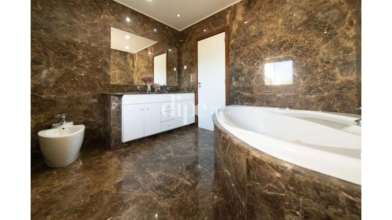 Moradia T4 para Venda em Ponte Foto 16