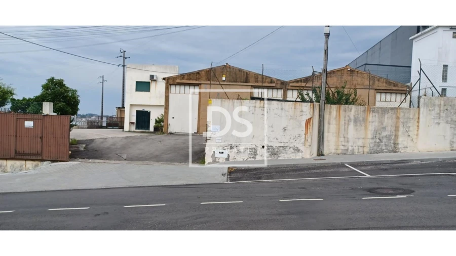 Armazém para Venda em Lourosa Foto 1