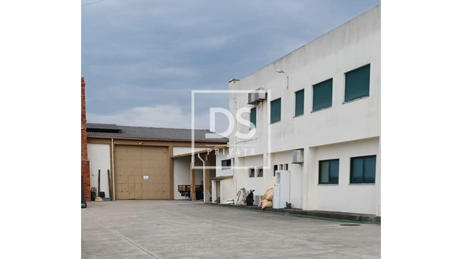 Armazém para Venda em Lourosa Foto 2