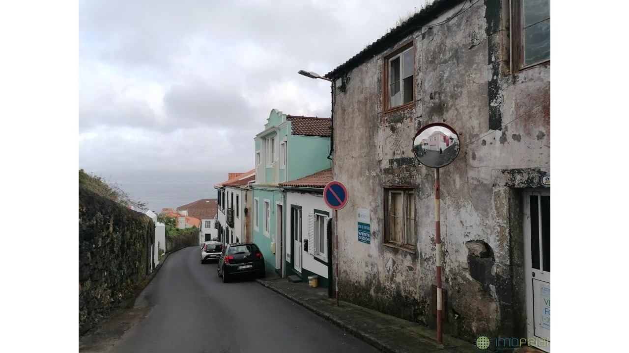 Moradia T4 para Venda em Horta (Matriz) Foto 2