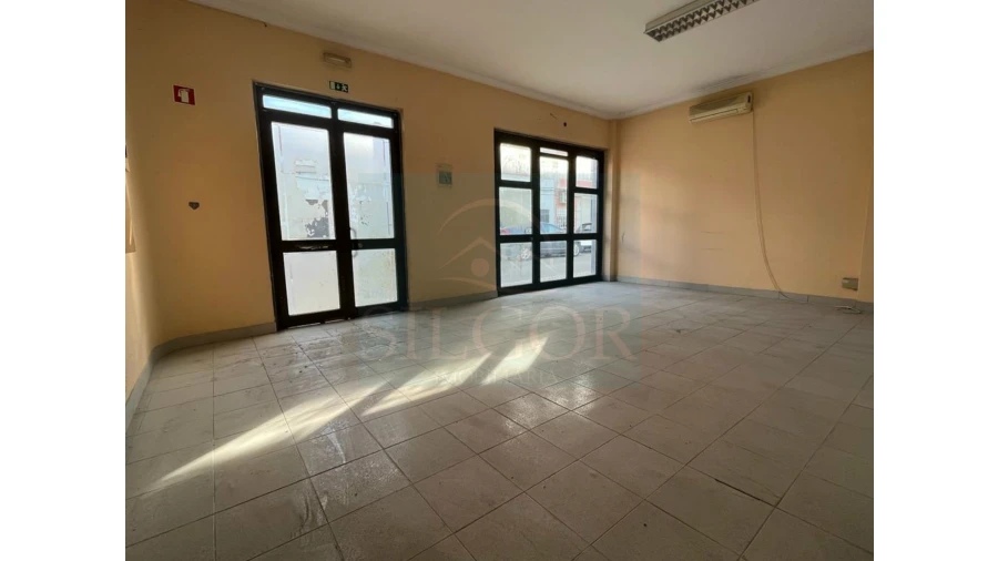 Loja para Venda em Baixa da Banheira e Vale da Amoreira Foto 4