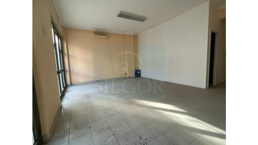 Loja para Venda em Baixa da Banheira e Vale da Amoreira Foto 1