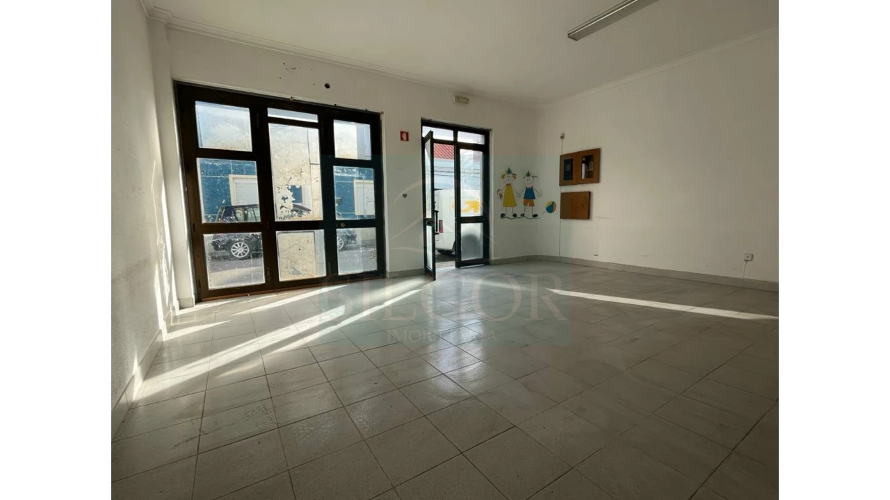 Loja para Venda em Baixa da Banheira e Vale da Amoreira Foto 3