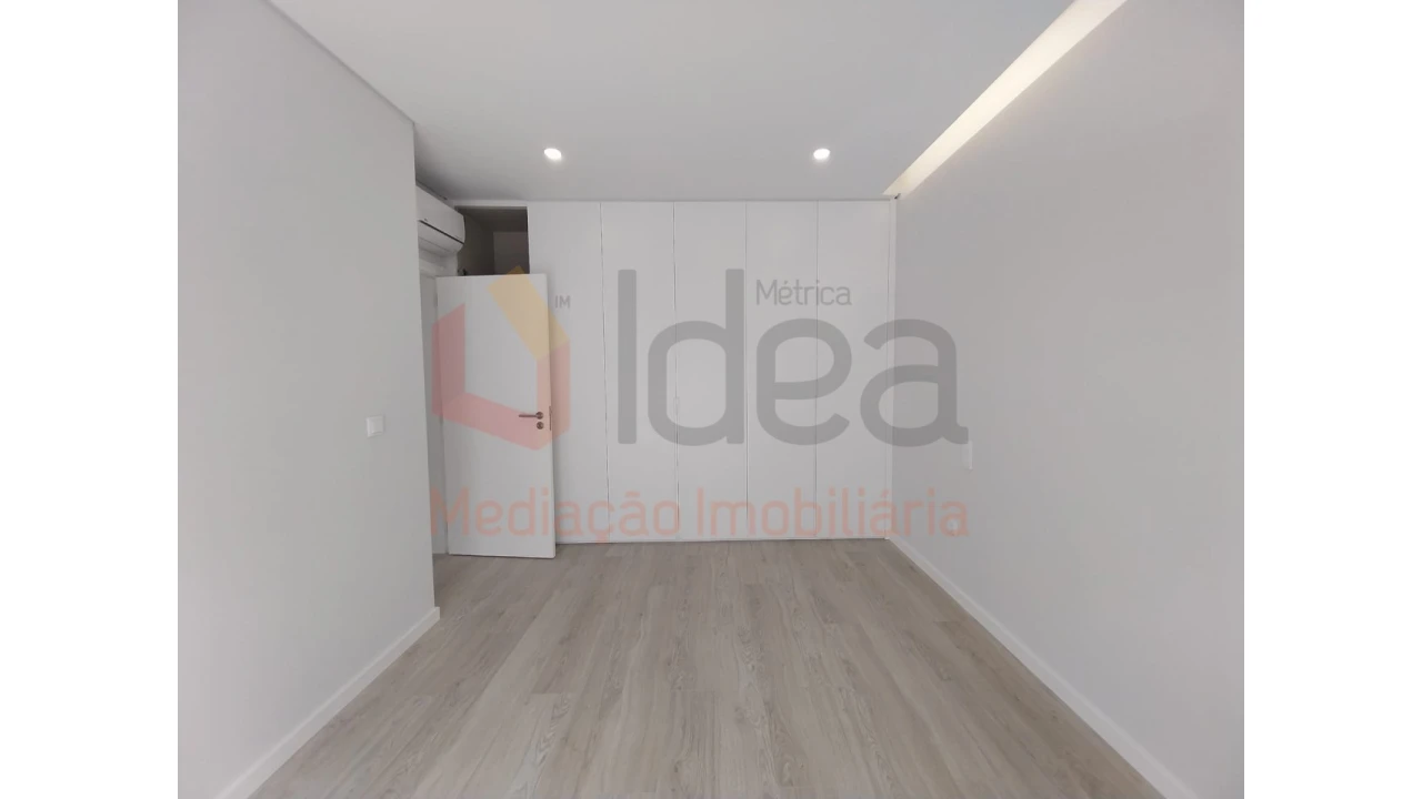 Moradia T3 para Venda em Fernao Ferro Foto 35