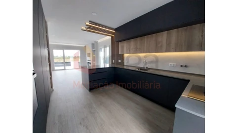 Moradia T3 para Venda em Fernao Ferro