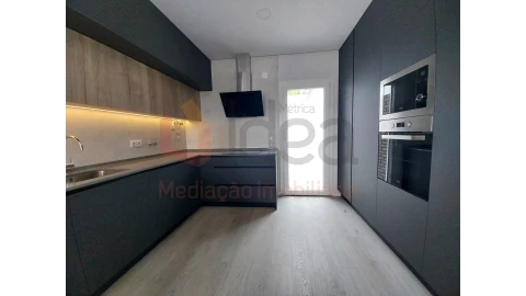 Moradia T3 para Venda em Fernao Ferro