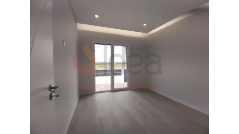 Moradia T3 para Venda em Fernao Ferro