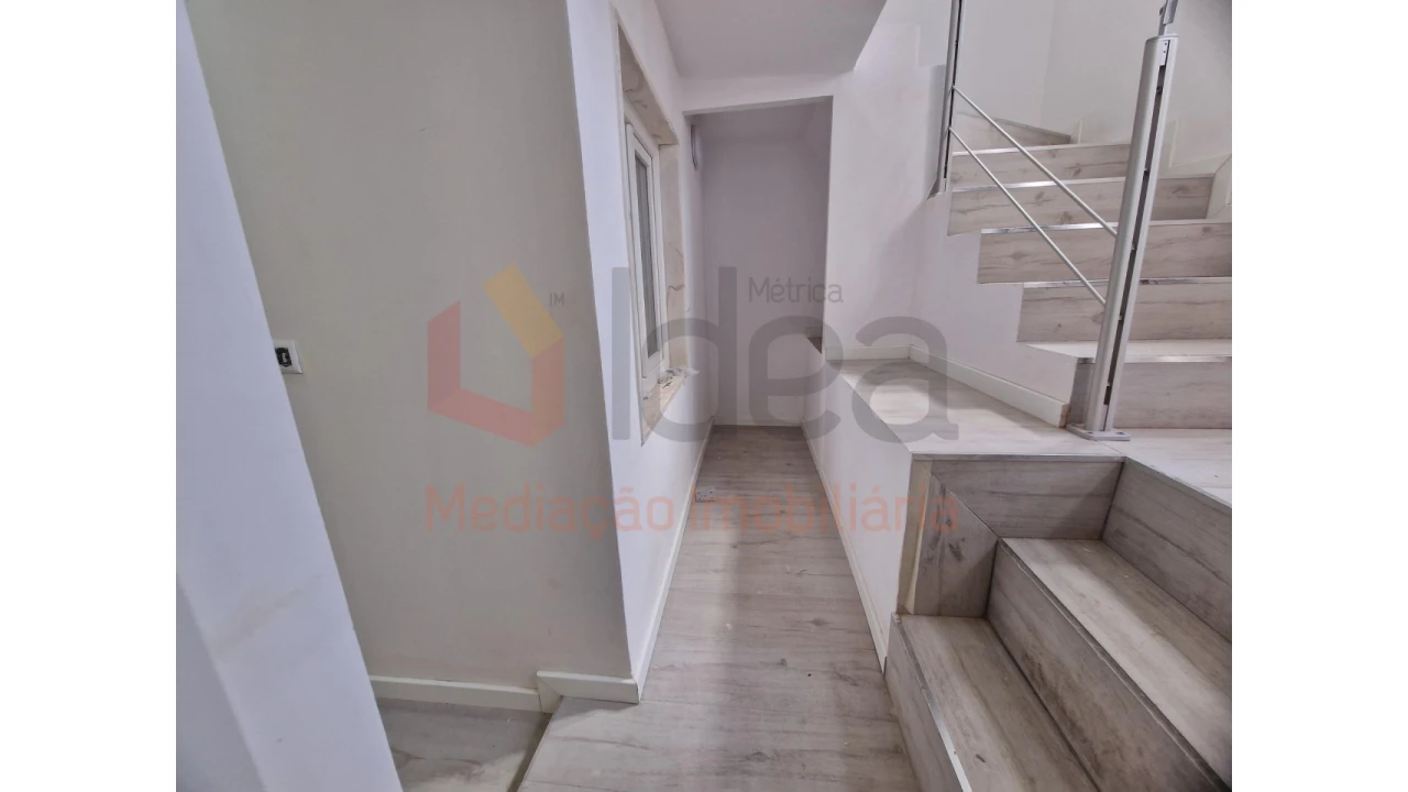 Moradia T9 para Venda em Ajuda Foto 12