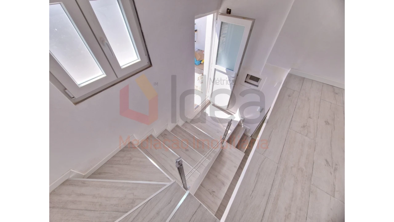 Moradia T9 para Venda em Ajuda Foto 13