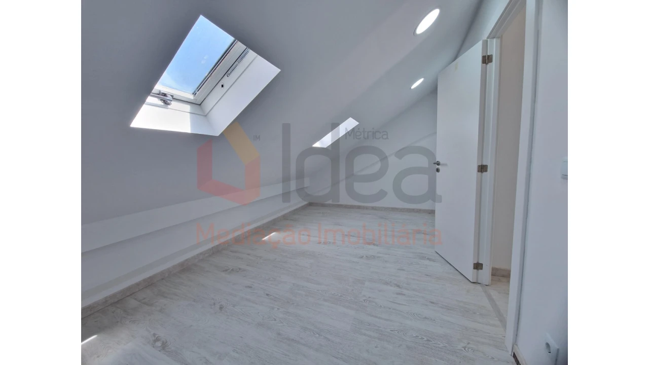 Moradia T9 para Venda em Ajuda Foto 23