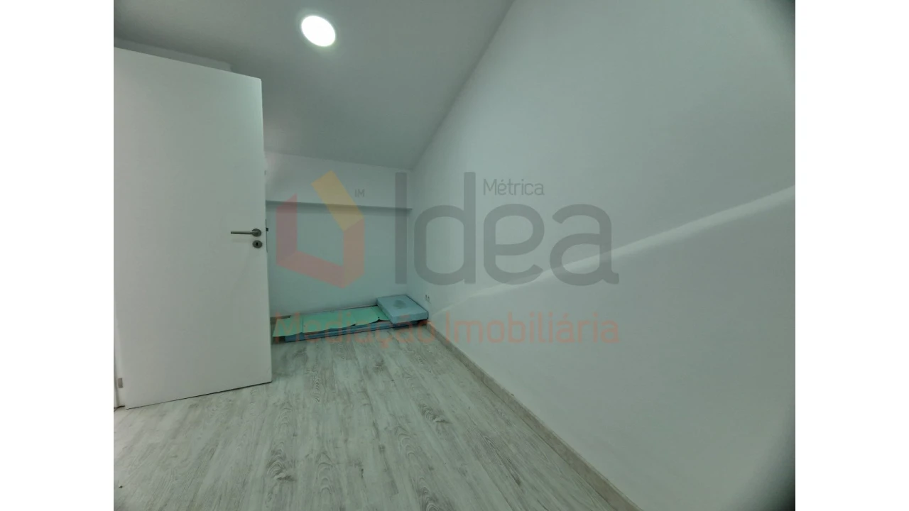 Moradia T9 para Venda em Ajuda Foto 24