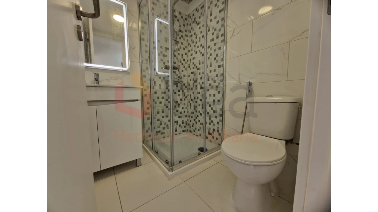 Moradia T9 para Venda em Ajuda Foto 25