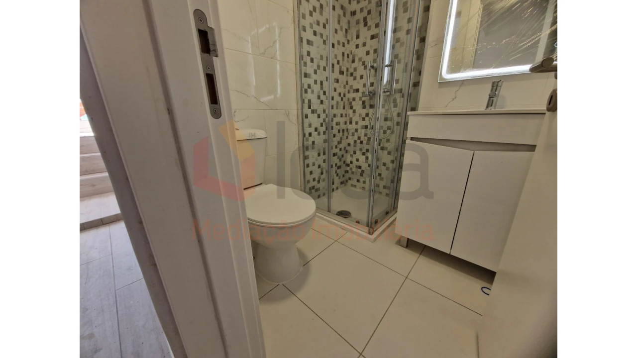 Moradia T9 para Venda em Ajuda Foto 27