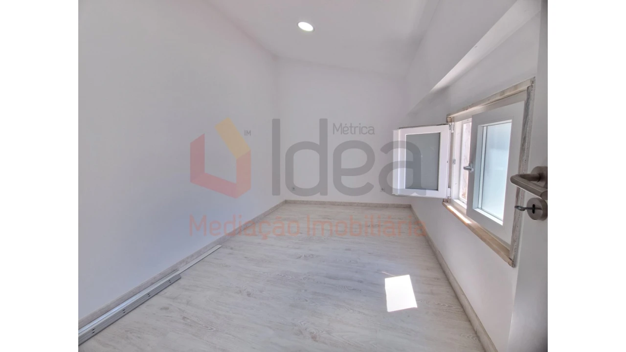 Moradia T9 para Venda em Ajuda Foto 28