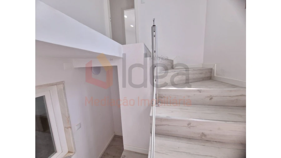 Moradia T9 para Venda em Ajuda Foto 11