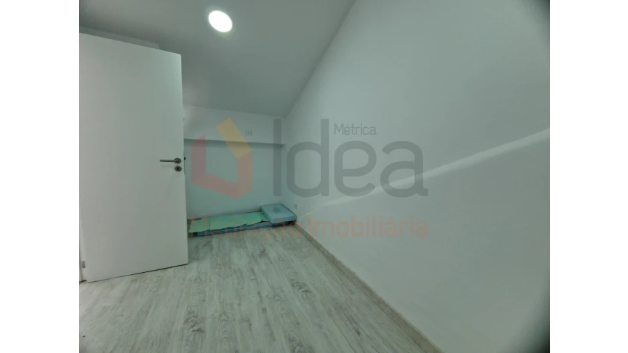 Moradia T9 para Venda em Ajuda Foto 24