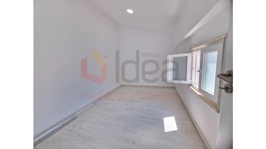 Moradia T9 para Venda em Ajuda Foto 28