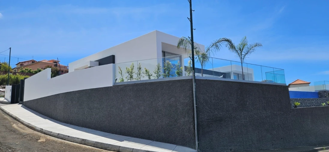 Moradia T3 para Venda em Arco da Calheta Foto 12