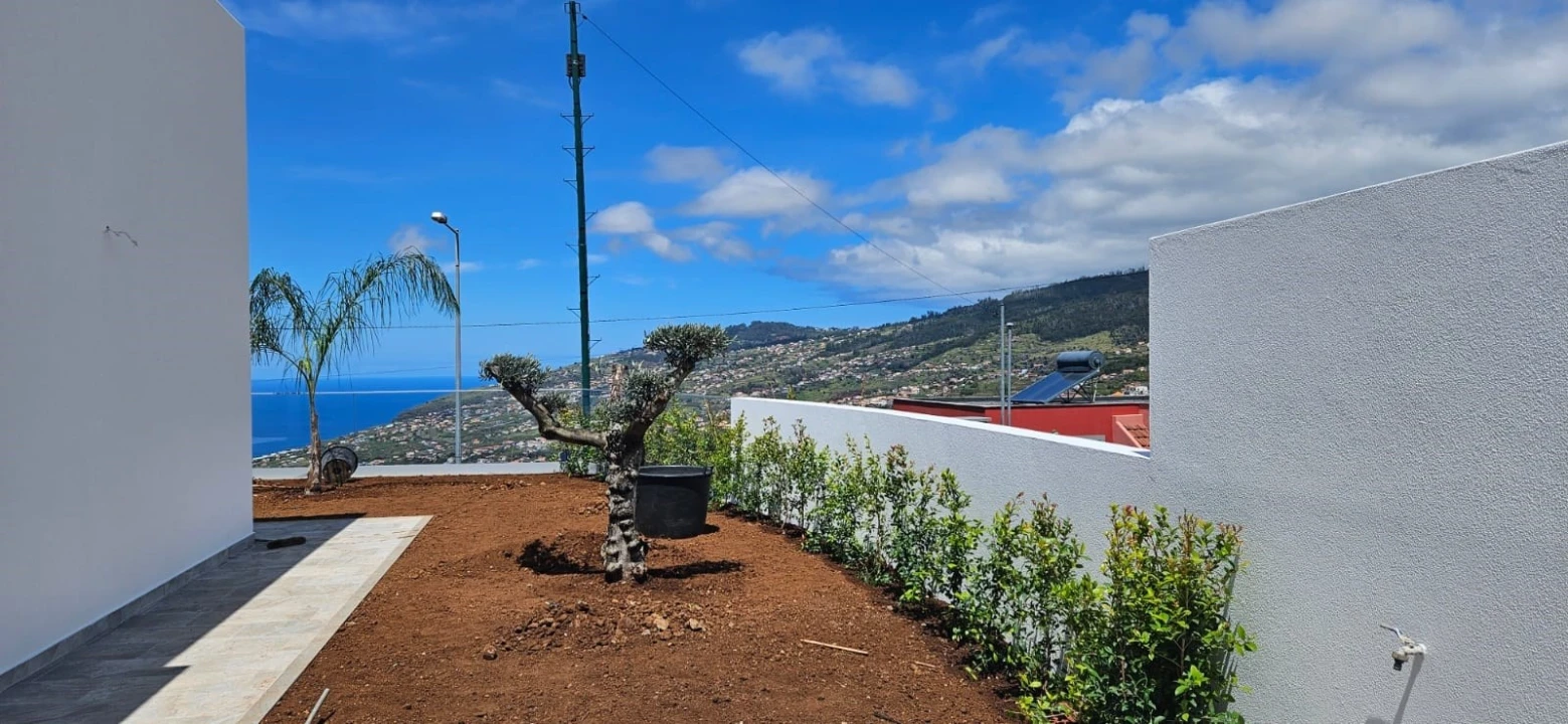 Moradia T3 para Venda em Arco da Calheta Foto 3