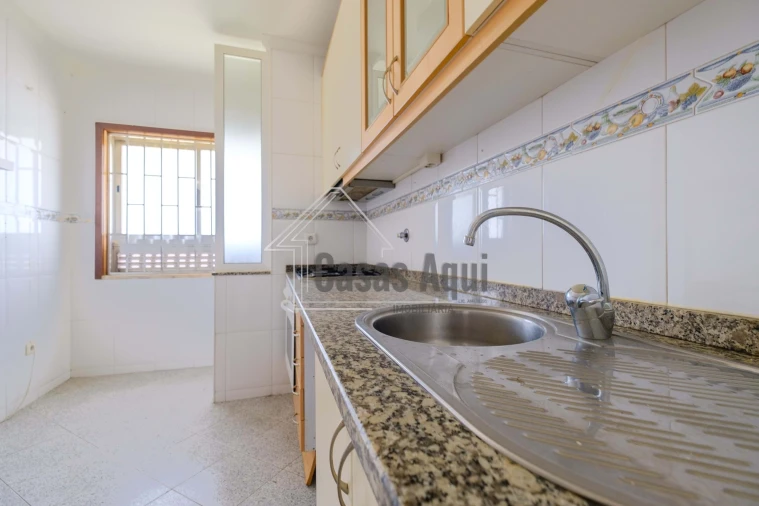Apartamento T2 para Venda em Castêlo da Maia Foto 3