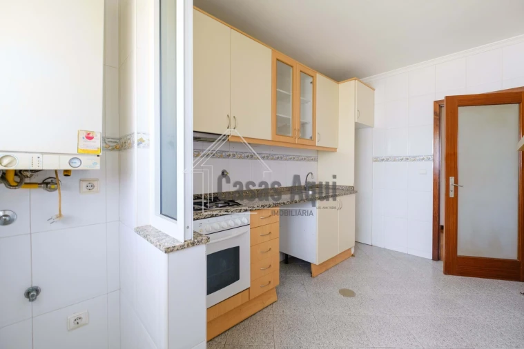Apartamento T2 para Venda em Castêlo da Maia Foto 6