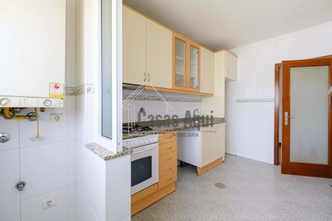 Apartamento T2 para Venda em Castêlo da Maia Foto 6