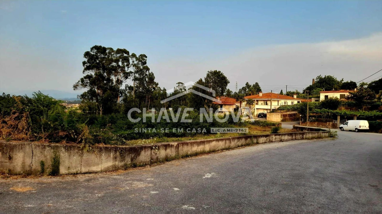 Terreno P/ Prédio para Venda em Cervães Foto 1