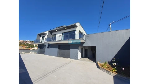 Moradia T3 para Venda em Santa Cruz