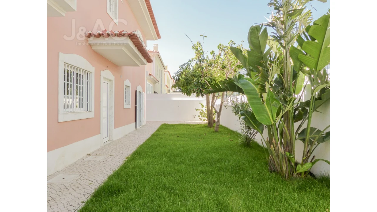 Moradia T4 para Arrendamento em Alcabideche Foto 1