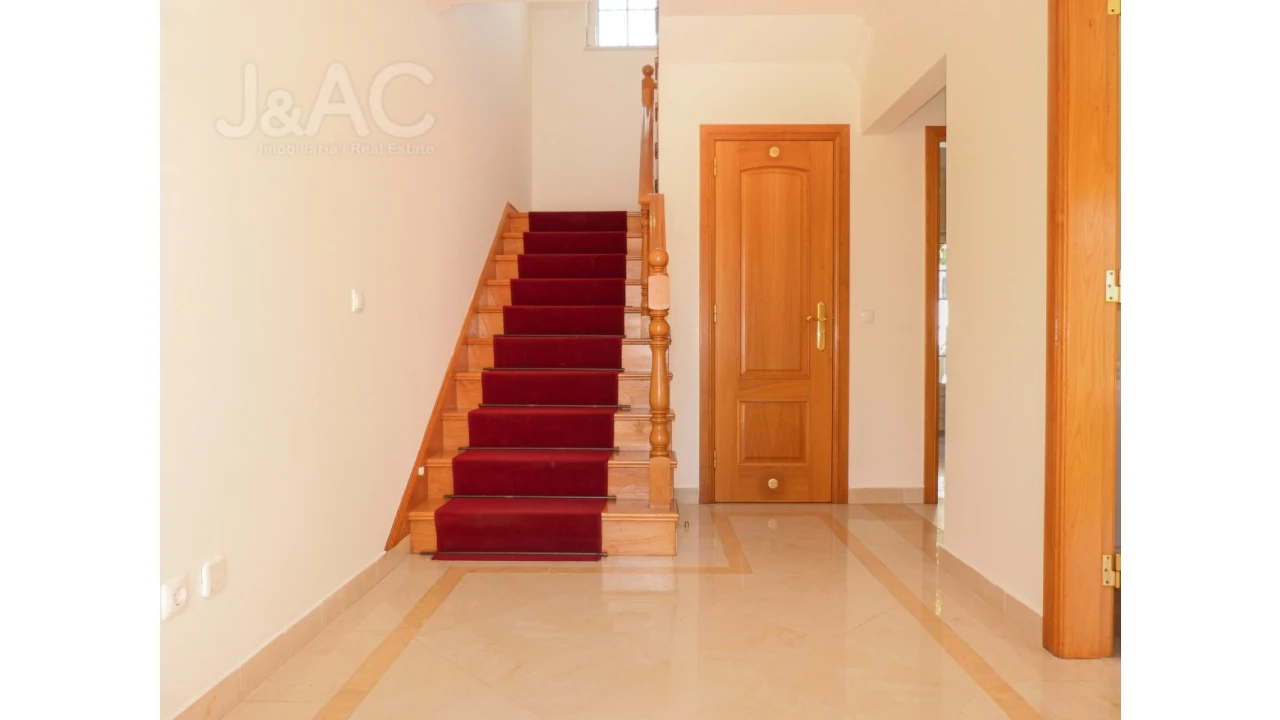 Moradia T4 para Arrendamento em Alcabideche Foto 6