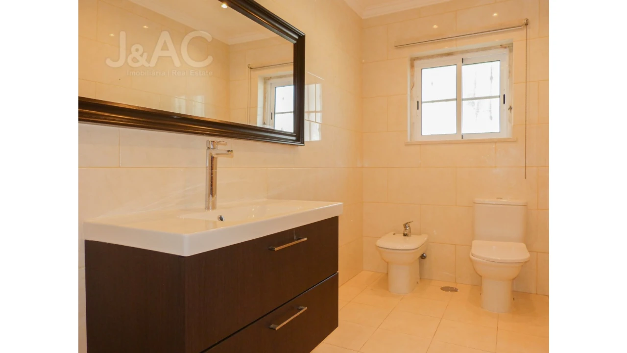 Moradia T4 para Arrendamento em Alcabideche Foto 8