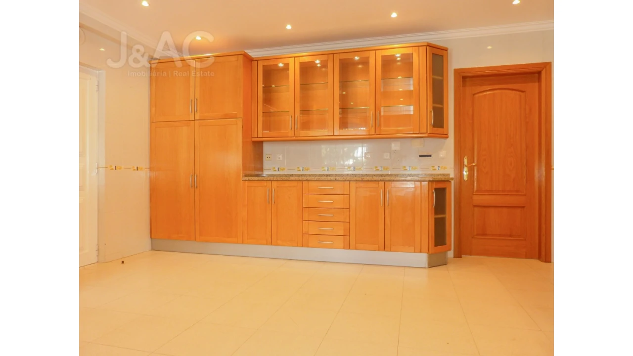 Moradia T4 para Arrendamento em Alcabideche Foto 11