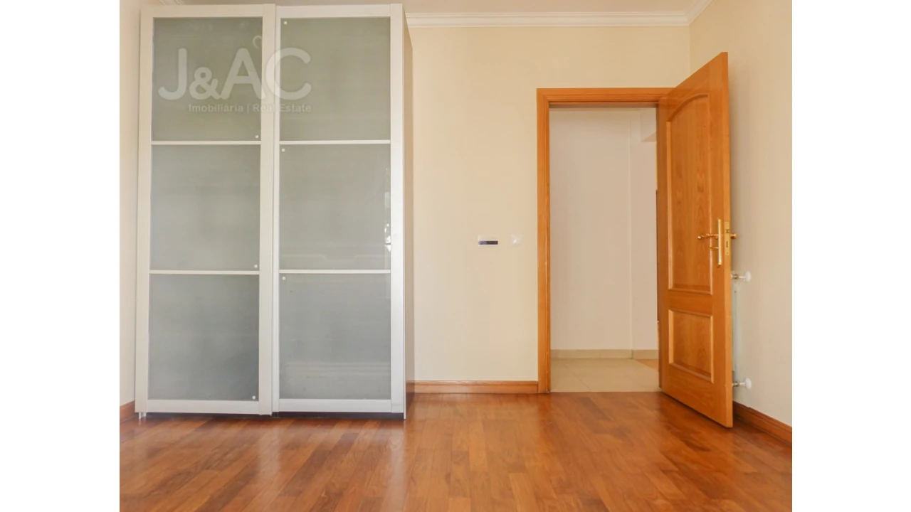 Moradia T4 para Arrendamento em Alcabideche Foto 13