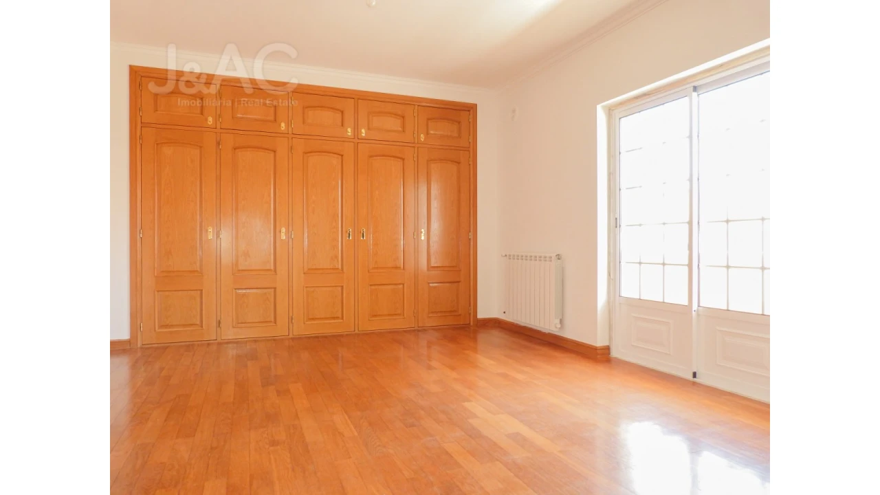 Moradia T4 para Arrendamento em Alcabideche Foto 16