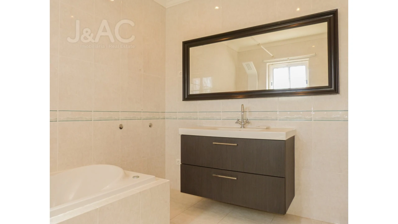 Moradia T4 para Arrendamento em Alcabideche Foto 19