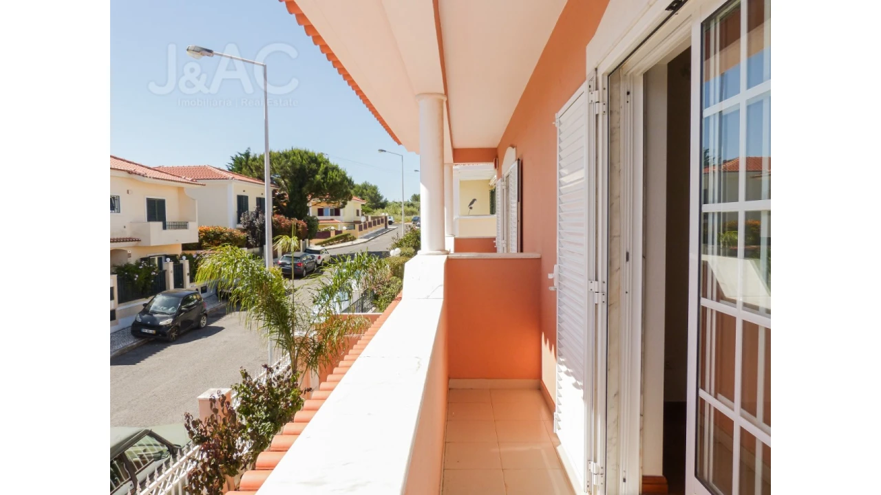 Moradia T4 para Arrendamento em Alcabideche Foto 23