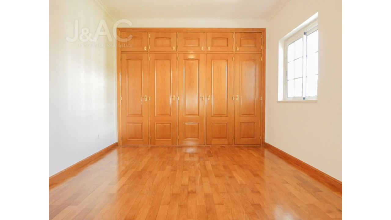 Moradia T4 para Arrendamento em Alcabideche Foto 25