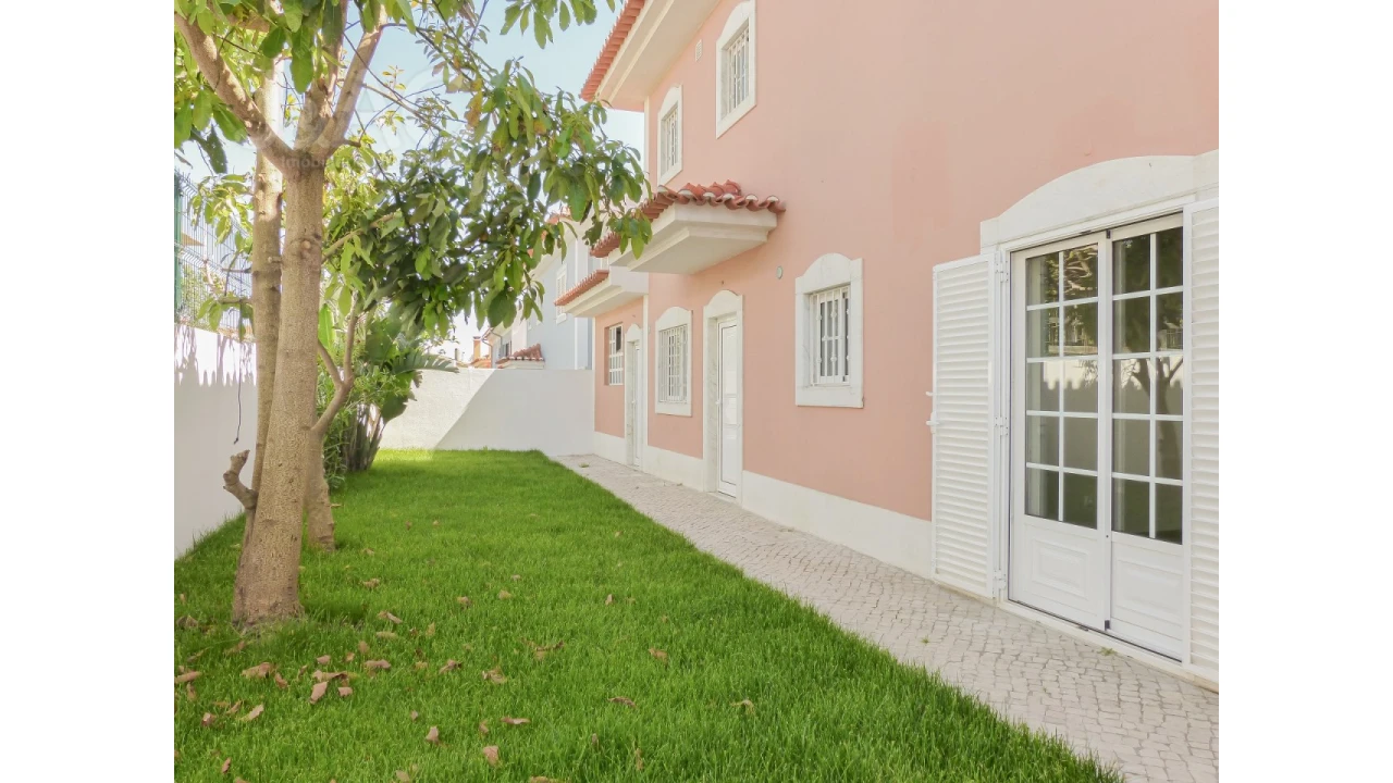 Moradia T4 para Arrendamento em Alcabideche Foto 29