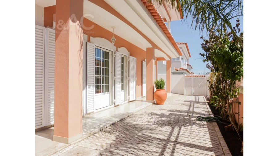 Moradia T4 para Arrendamento em Alcabideche Foto 2