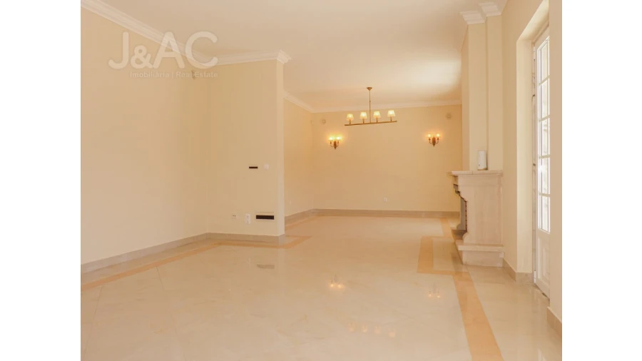 Moradia T4 para Arrendamento em Alcabideche Foto 4