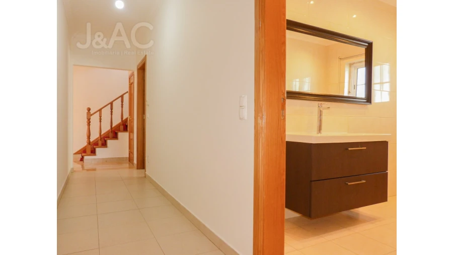 Moradia T4 para Arrendamento em Alcabideche Foto 7