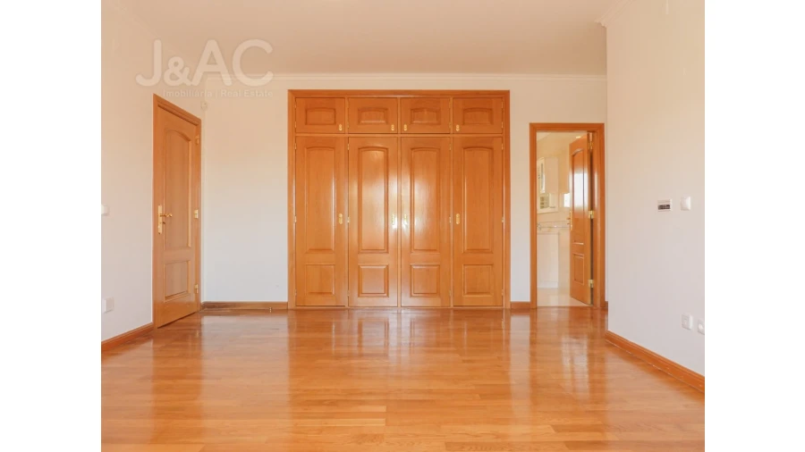 Moradia T4 para Arrendamento em Alcabideche Foto 22