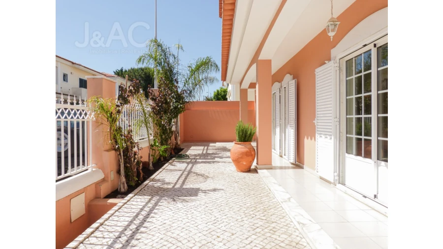 Moradia T4 para Arrendamento em Alcabideche Foto 30