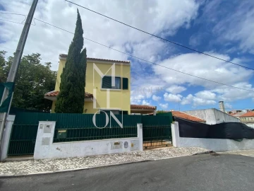 Moradia T2 para Venda em São Domingos de Rana