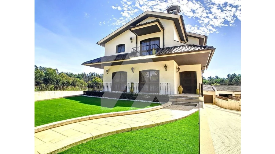 Moradia T5 para Venda em Ovar, São João, Arada e São Vicente de Pereira Jusã Foto 1