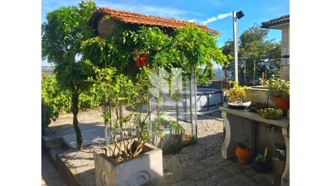 Moradia T5 para Venda em Adoufe e Vilarinho de Samardã