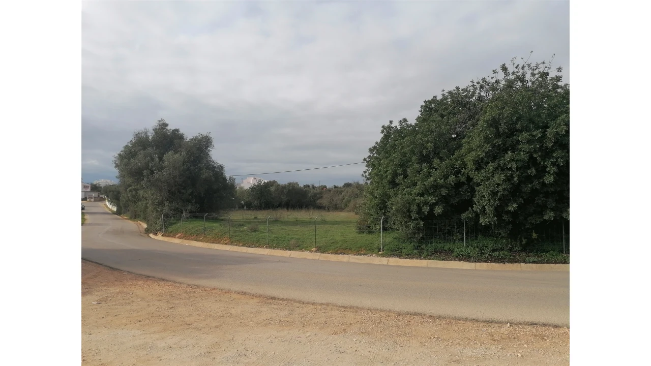 Terreno para Venda em Armação de Pera Foto 11