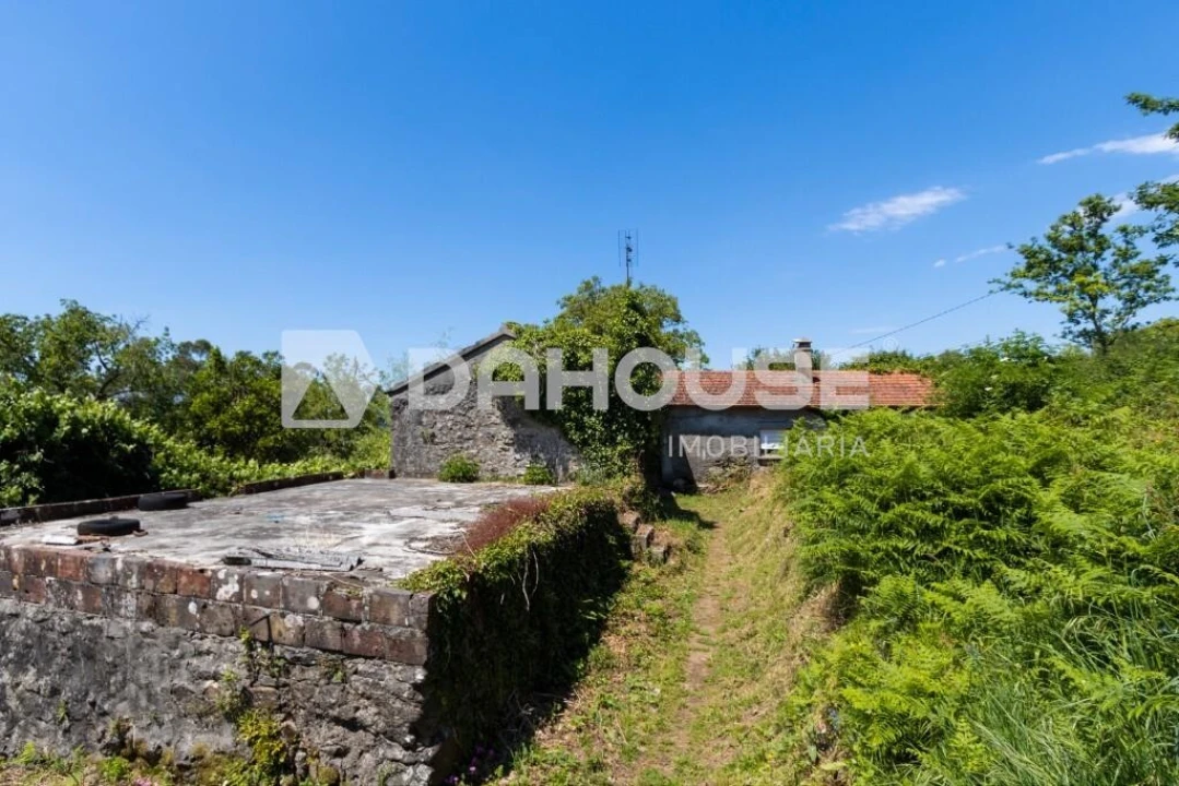 Quinta T3 para Venda em Cornes Foto 1