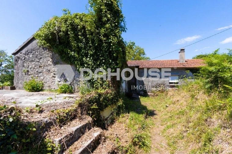 Quinta T3 para Venda em Cornes Foto 2