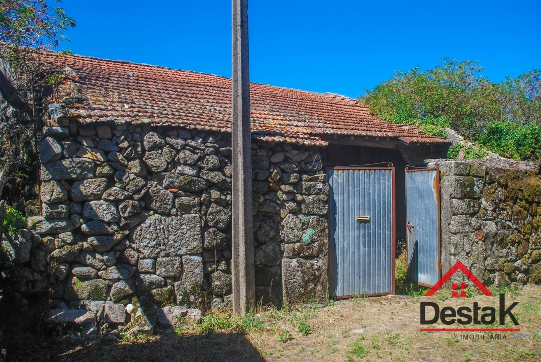 Moradia T2 para Venda em Queirã Foto 1